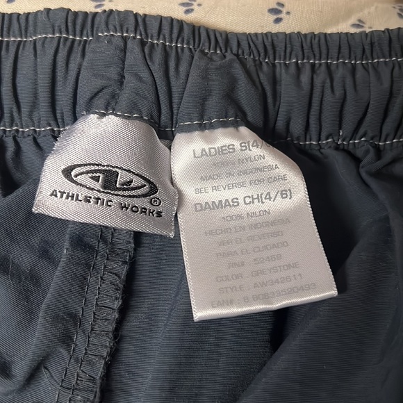 Shorts - Picture 2 of 3